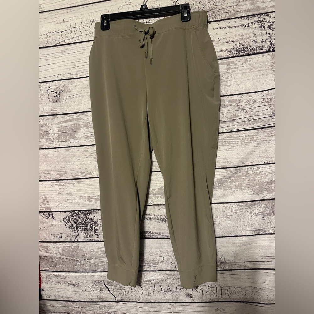 Eddie Bauer Olive Green Travel Jogger Pants Size Medium Stretch